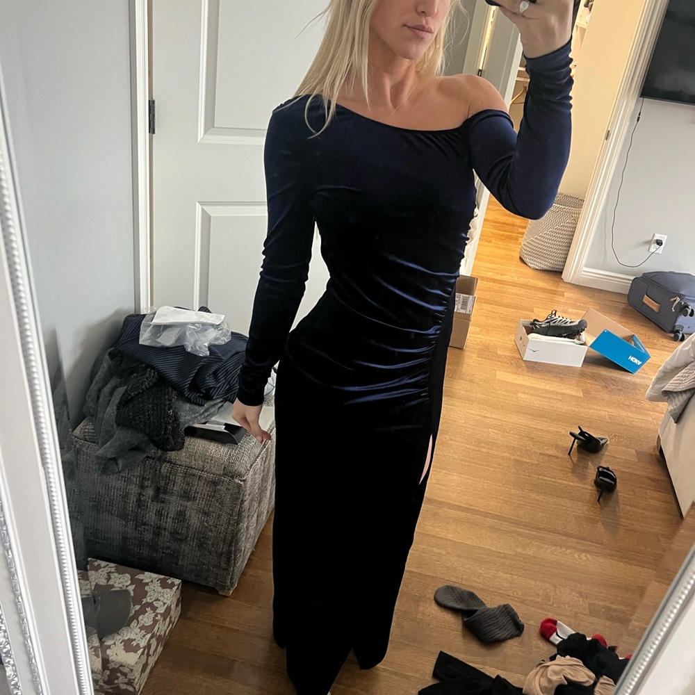 Lulu's Midnight Blue Velvet Long Sleeve Dress